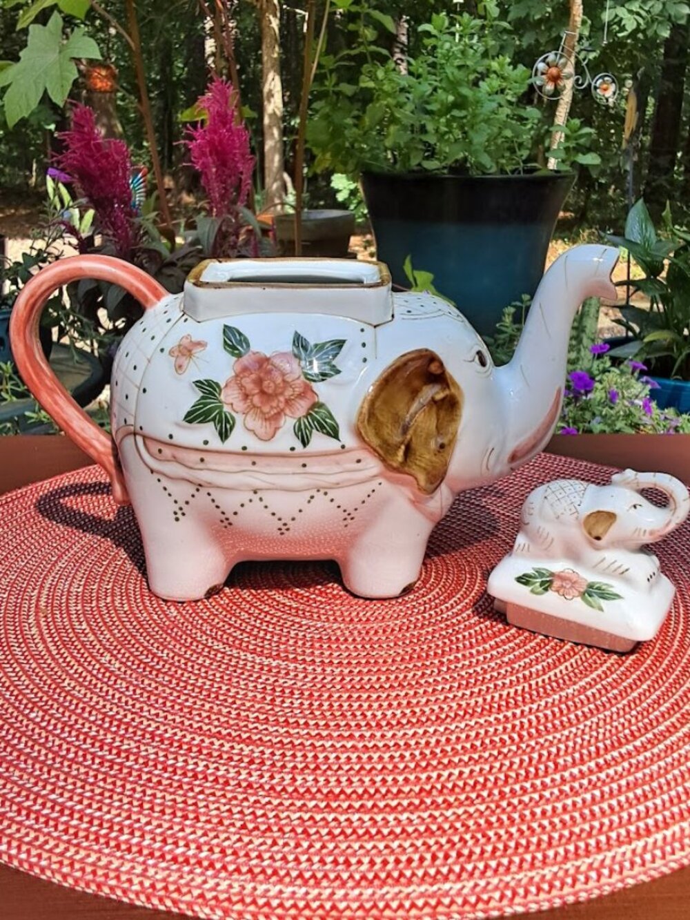 Vintage Andrea by Sadek Pink & White Elephant Tea Pot